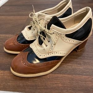 Oxford leather and patent leather shoes